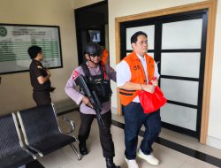 Diduga Peras Pejabat dan Terima Gratifikasi Miliaran Rupiah, Kepala Kejari HSU Seret Dua Anak Buahnya Didakwa Pasal Komulatif