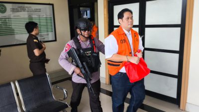 Diduga Peras Pejabat dan Terima Gratifikasi Miliaran Rupiah, Kepala Kejari HSU Seret Dua Anak Buahnya Didakwa Pasal Komulatif
