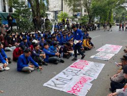 BEM Se-Kalsel Demo di DPRD, Soroti Transparansi Anggaran Pendidikan dan Nasib Guru Honorer
