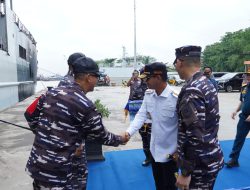 KRI Teluk Kupang-519 Sandar di Banjarmasin: Warga Bisa Kunjungi Kapal Perang Secara Gratis