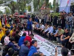 Aksi Mahasiswa di DPRD Kalsel Soroti Kesejahteraan Rakyat hingga Fasilitas Umum