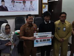 Sekda Tezar Salurkan Santunan Kematian dari Kemensos Senilai Rp 60 Juta untuk Ahli Waris Terdampak Kebakaran