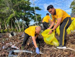 Kapolda Kalsel Pimpin Aksi Bersih-bersih Sungai Martapura, Ajak Masyarakat Jaga Ikon Bumi Lambung Mangkurat