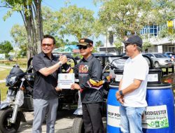 Aksi Bersih-bersih Hari Lingkungan Hidup, Pemprov Kalsel Serahkan Fasilitas Pengelolaan Sampah Untuk Kota Banjarmasin dan Kabupaten Banjar