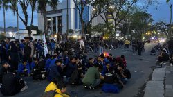 Mahasiswa BEM Se-Kalsel Bertahan hingga Gelap di DPRD, Desak Kehadiran Anggota DPR RI Dapil Kalsel
