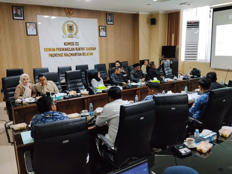 Rapat Komisi III DPRD Kalsel terkait Anggaran Kebun Raya Banua