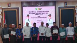 Wujudkan Tabalong SMaRT Religius, Bupati Serahkan Beasiswa Program 1 Desa 1 Da'i