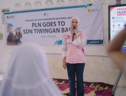 Capaian PLN Perkuat Akses Edukasi, Menembus Waduk Riam Kanan dengan Kapal Kayu Demi Menjangkau Siswa di SDN Tiwingan Baru