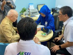 Bank Kalsel Resmi Bank Devisa, Gubernur Muhidin Jadi Nasabah Perdana Pembukaan Rekening Valas