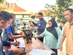 Pastikan Akurat, DKUKMPP Tabalong Tera Ulang Semua Timbangan di Pasar Tanjung