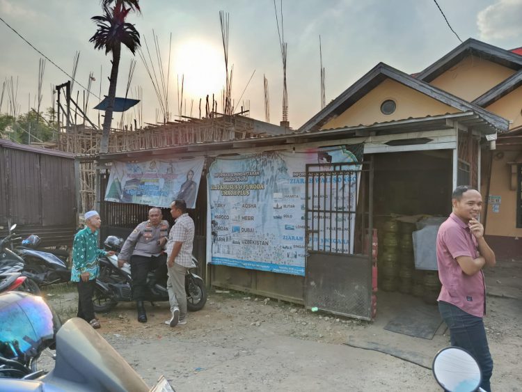 Sejumlah orang sambangi rumah HF , minta kejelasan lebih terang terkait batalnya berangkat umroh