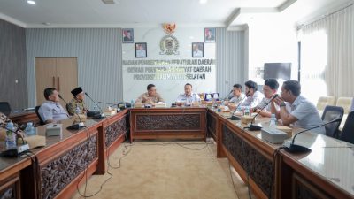 DPRD Riau saat berdialog dengan Sekretariat DPRD Kalsel
