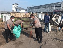 Polresta Banjarmasin Bersama Warga Aksi Bersih-bersih di Eks Terminal Sentra Antasari
