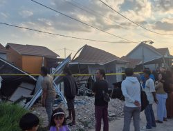 Tiga Rumah di Komplek Fadillah Perdana Lima Ambruk, Penghuni Dievakuasi ke Rumah Sakit