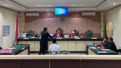 Mantan Bendera Pengeluaran Dinas Kesehatan Kabupaten Tanah Laut, Khadavi Muttaqien menjadi sidang dengan agenda pembacaan dakwaan.