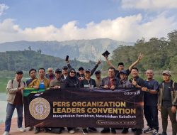 Pers Kalsel-Kalteng Mengejar Golden Sunrise di Punggung Langit Dieng