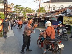 Bagikan 1.950 Masker, Polsek Banjarmasin Selatan Lindungi Warga dari Kabut Asap Karhutla