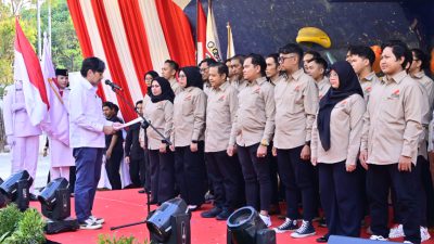 Ketua FPTI Provinsi Kalimantan Selatan Hasnuryadi Sulaiman saat melantik pengurus FPTI Kota Banjarmasin masa Bakti 2026-2030.