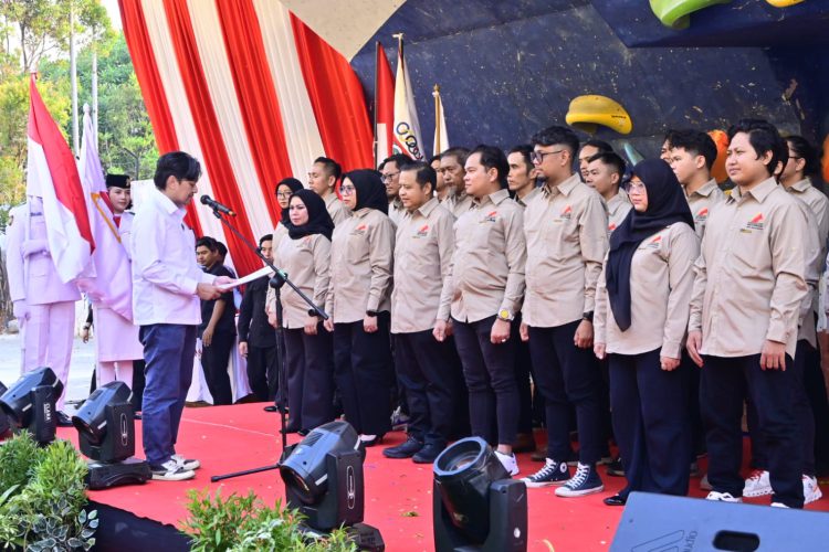 Ketua FPTI Provinsi Kalimantan Selatan Hasnuryadi Sulaiman saat melantik pengurus FPTI Kota Banjarmasin masa Bakti 2026-2030.