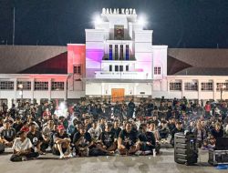 Nobar Piala Dunia di Lapangan Dr. Murdjani Tingkatkan Antusiasme Warga dan Penjualan UMKM