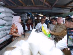 Pedagang Keluhkan Kenaikan Beras ke Gubernur Muhidin Saat Cek Harga Bahan Pokok di Pasar Barabai