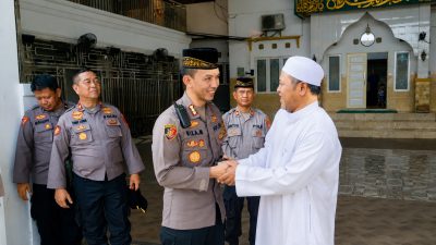 Silaturahmi ke Guru Busu, Kapolresta Banjarmasin Minta Doa dan Arahan Jaga Kamtibmas