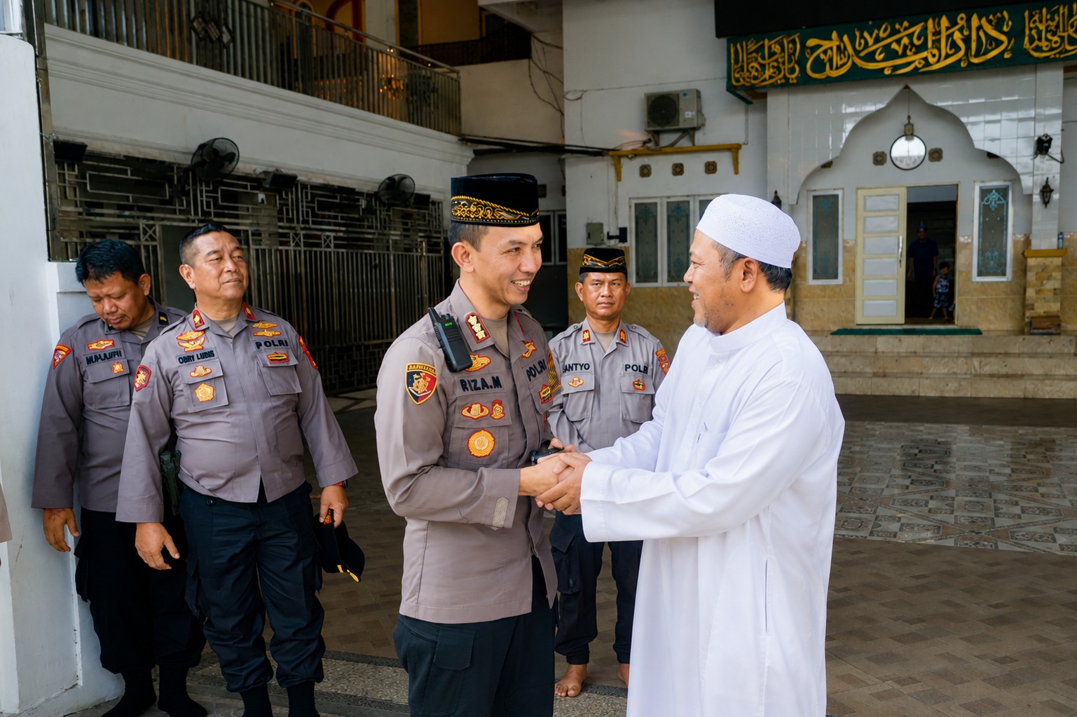Kapolresta bersama Guru H Qammaruddin