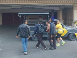 Mengaku Alami Halusinasi, Pria Mengamuk Bawa Kayu dan Pecahan Keramik di A Yani Km 3 Diamankan Polisi