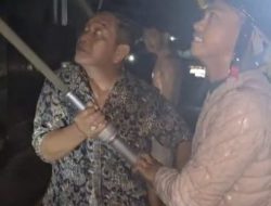 Kapolsek Banjarmasin Selatan Turut Berjibaku Memadamkan Kebakaran di Banjar Indah III