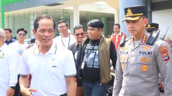 Kapolresta Banjarmasin Kombes Pol Riza Mutaqqin hadir memberikan pengamanan kunjungan menteri Koordinator Bidang Pangan RI Dr. Hanif Faisol Nurofia ke ULM