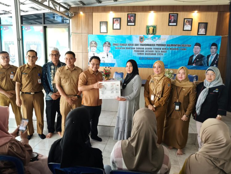 Firman Yusi saat membuka pelatihan tenaga kerja di Tabalong
