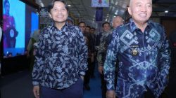 Gubernur Kalsel H. Muhidin dan Wakil Gubernur Hasnuryadi Sulaiman meninjau stand Kalsel EXPO 2026 di momen malam penutupan.