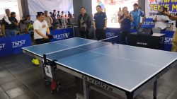 Sekretaris DPRD Kalsel H.M Jaini saat melakukan pembukan tenis meja yang berlangsung di DPRD Kalsel.