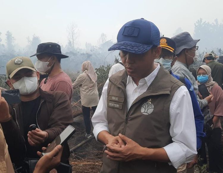Menteri Kehutanan Raja Juli Antoni menekankan, keterlibatan 1.000 polisi hutan untuk memperkuat penanganan karhutla di tiga provinsi Kalimantan.