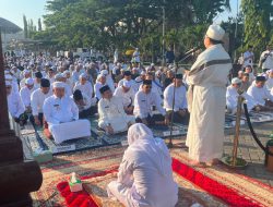 Ribuan Orang Ikuti Salat Istisqa di Sabilal Muhtadin , Pemprov Kalsel Mohon Hujan di Tengah Kemarau Panjang