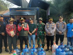Forkopimda Tabalong Salurkan Air Siap Minum untuk Warga Terdampak Kekeringan
