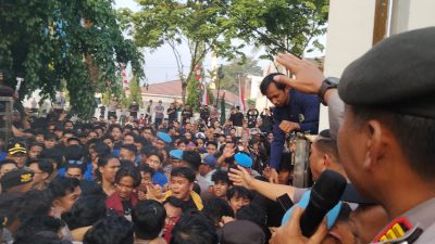 BEM se-Kalsel Gelar Aksi Jilid II, Sempat Terjadi Dorong-dorongan