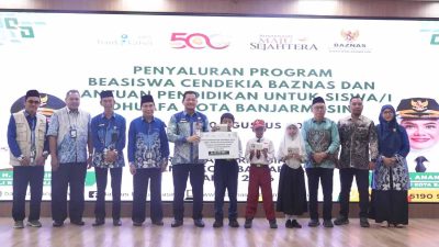 Bank Kalsel Bersama Baznas Salurkan Bantuan Beasiswa Cendikia