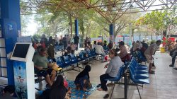 Hari Kedua Insiden KM Virgo Transport 8, Siti Masih Menanti Nasib Suaminya David di Pelabuhan Trisakti Banjarmasin 