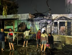 Diduga Sengaja Dibakar, Toko Sparepart dan Servis Radiator di Jalan Pramuka Banjarmasin Hangus Dilalap Api