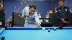 Wali Kota Banjarmasin, Muhammad Yamin usai membuka kejuaraan billiard