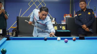 Wali Kota Banjarmasin, Muhammad Yamin usai membuka kejuaraan billiard
