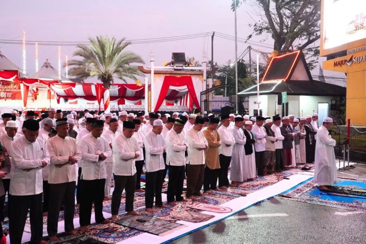 Pelaksanaan Sholat Hajat dan doa bersama jelang Harjad ke-500 Kota Banjarmasin