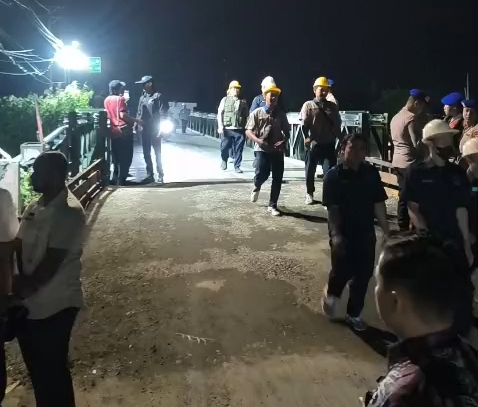 Warga mantuil sudah kembali mendapatkan aksesnya, setelah jembatan sementara Bailey rampung di bangun sore Rabu (2/9/2026)