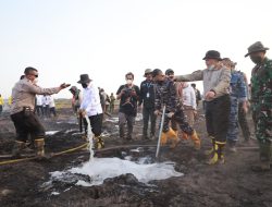 Disuntikan ke Tanah, Inovasi Cairan MES Polda Kalsel Berhasil Padamkan Bara Gambut Karhutla