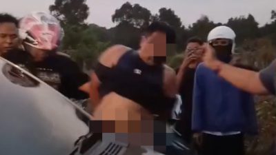 Tangkap layar video emergency sopir diduga tabrak lari dari Jalan S Parman Banjarmasin hingga Desa Pengalaman Martapura Barat, Kabupaten Banjar saat diamankan warga