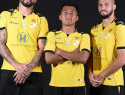 Tampil dengan Nuansa Berbeda, Jersey Barito Putera Gandeng Produk Lokal