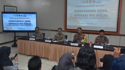 Kabid Humas Polda Kalsel Kombes Pol Nur Khamid menyampaikan hasil identifikasi jenazah dengan register 001 korban kecelakaan Kapal Virgo Transport 8.