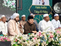 Habib Syech Pimpin Sholawat di Asam-Asam, Hasnuryadi Ajak Warga Jaga Kebersamaan