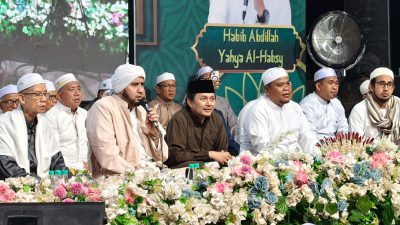 Habib Syech Pimpin Sholawat di Asam-Asam, Hasnuryadi Ajak Warga Jaga Kebersamaan